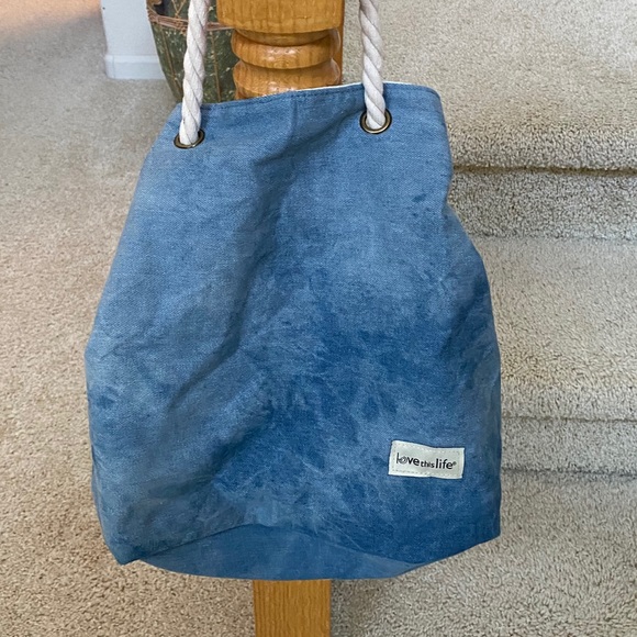 “LOVE THIS LIFE” 🏝 Super Cute Denim Backpack tote - Picture 3 of 8